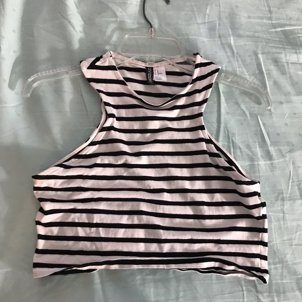 Black and white crop shirt sleeveless size large